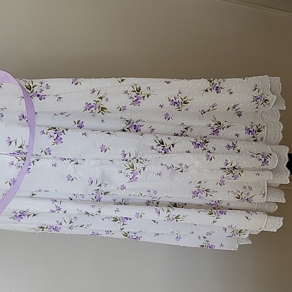 Dainty Floral Dress - Picture 7 of 7